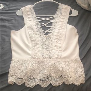 Very cute tank top lace shirt !